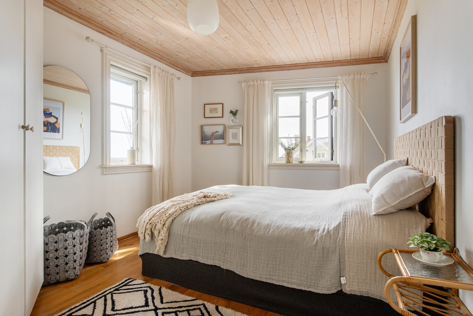 Boligen har 4 romslige soverom, flere med flott utsikt. Galleribilde