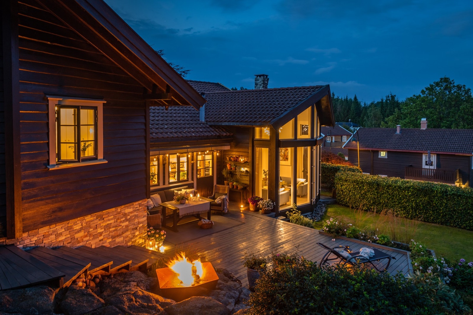 En fantastisk eiendom med spennende arkitektur, romløsninger og mange flotte uteplasser! Galleribilde