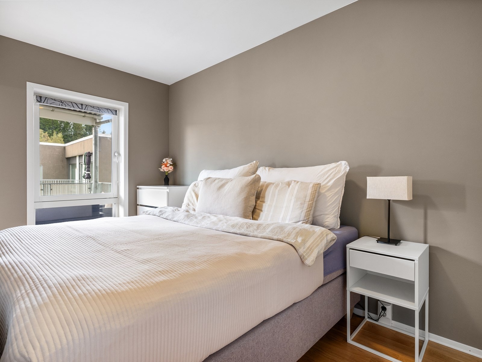 Rommet er malt i lekre farger. Galleribilde