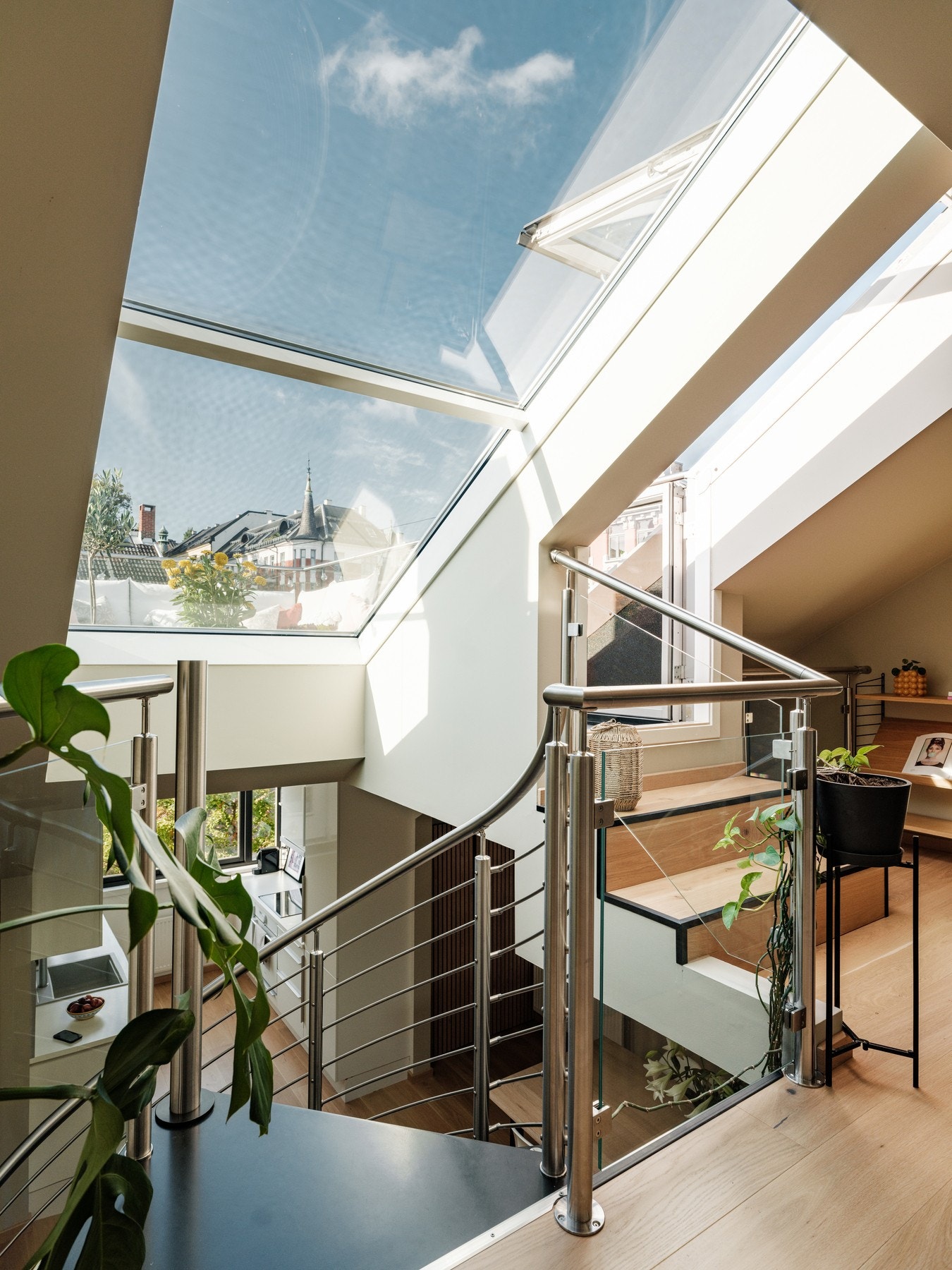 Store takvinduer gir mye naturlig lys. Galleribilde