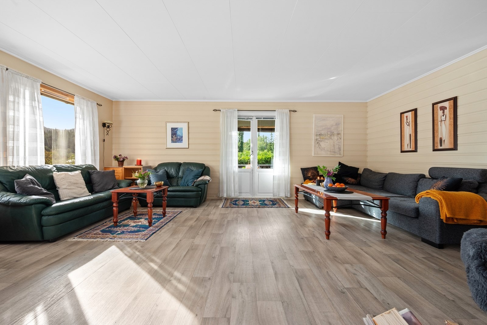 Fra stuen er det utgang til en terrasse på hele 29 kvm Galleribilde