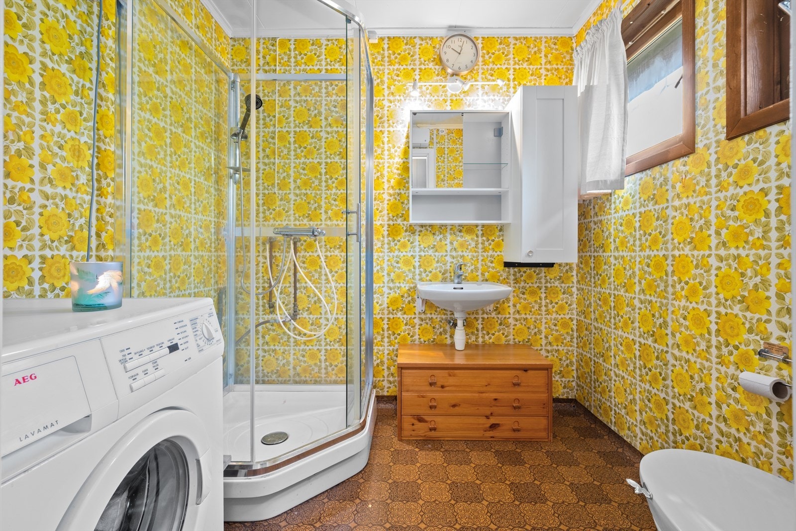 Det er opplegg for vaskemaskin på badet Galleribilde