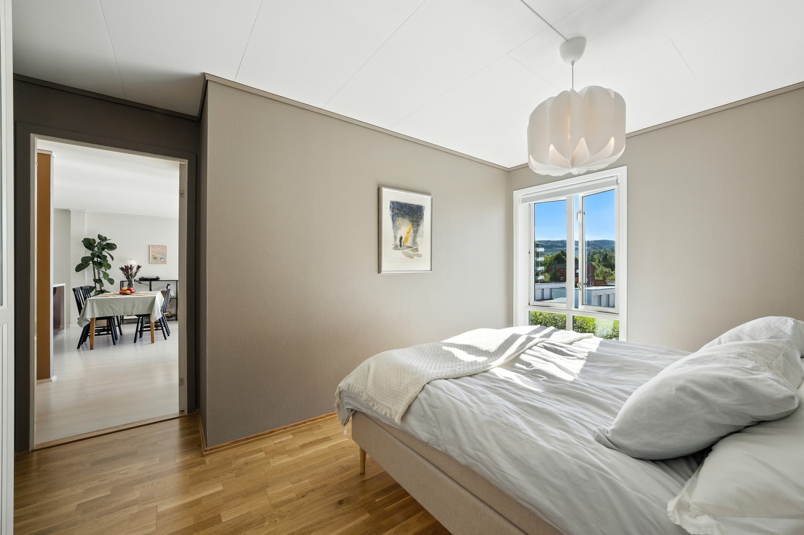 Hovedsoverommet er på hele 13 kvm, og har god plass til stor dobbeltseng. Galleribilde