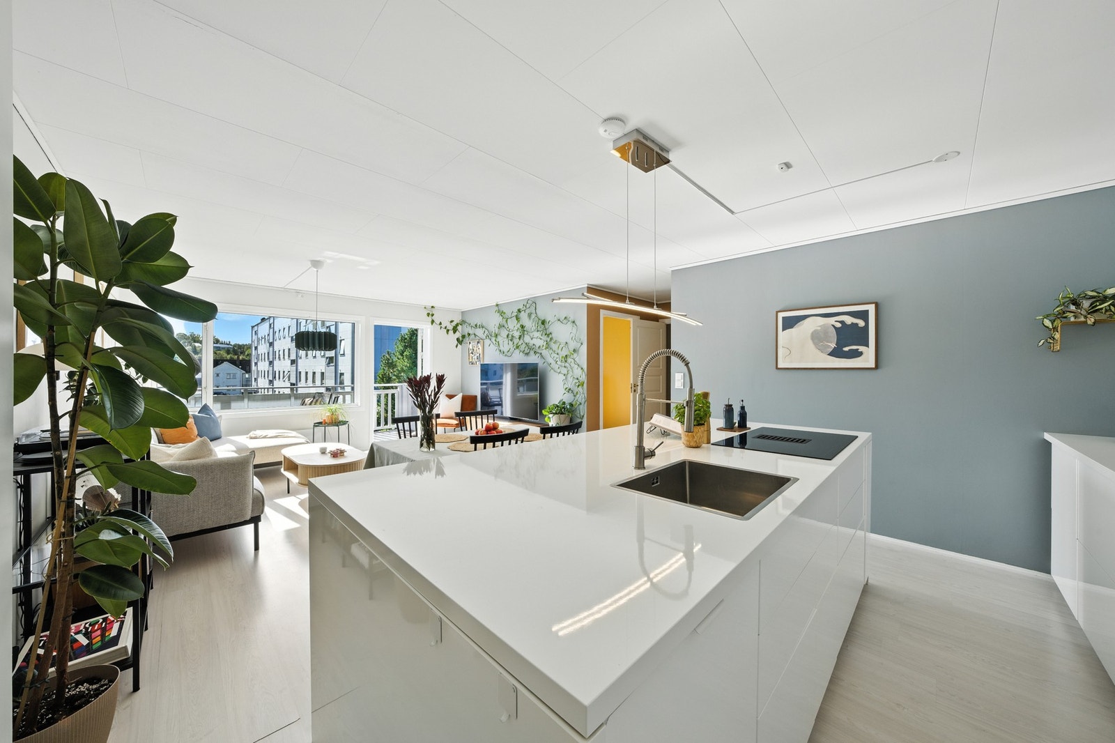 Prikken over i'en må sies å være leilighetens kjøkken - er du glad i å kokkelere vil dette kjøkkenet huke av de fleste punkter! Galleribilde