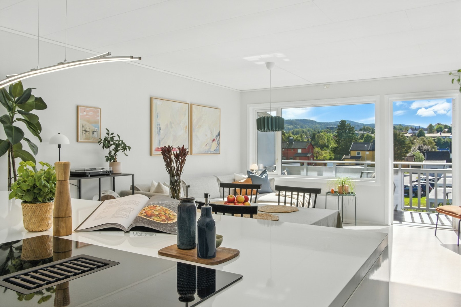 EiendomsMegler 1 v/Frank Robert Bae har gleden av å presentere en flott 3-roms leilighet beliggende i Borettslaget Trudvangveien Galleribilde