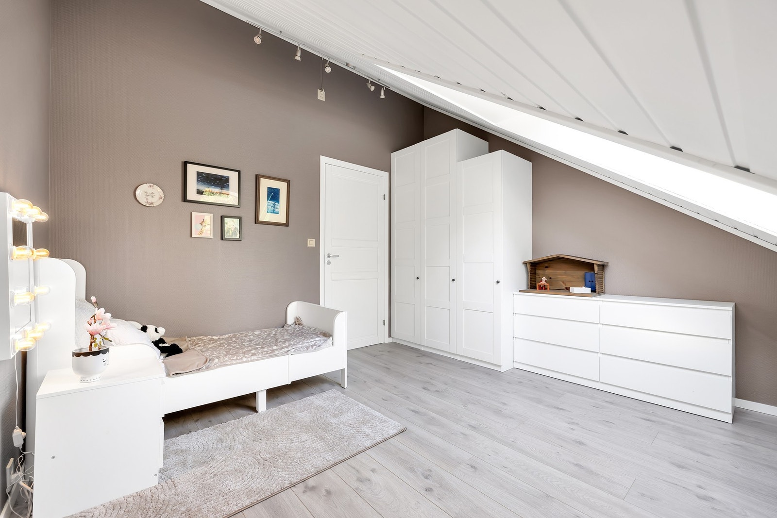 Også dette rommet er på 9 kvm, men med større gulvareal. Galleribilde