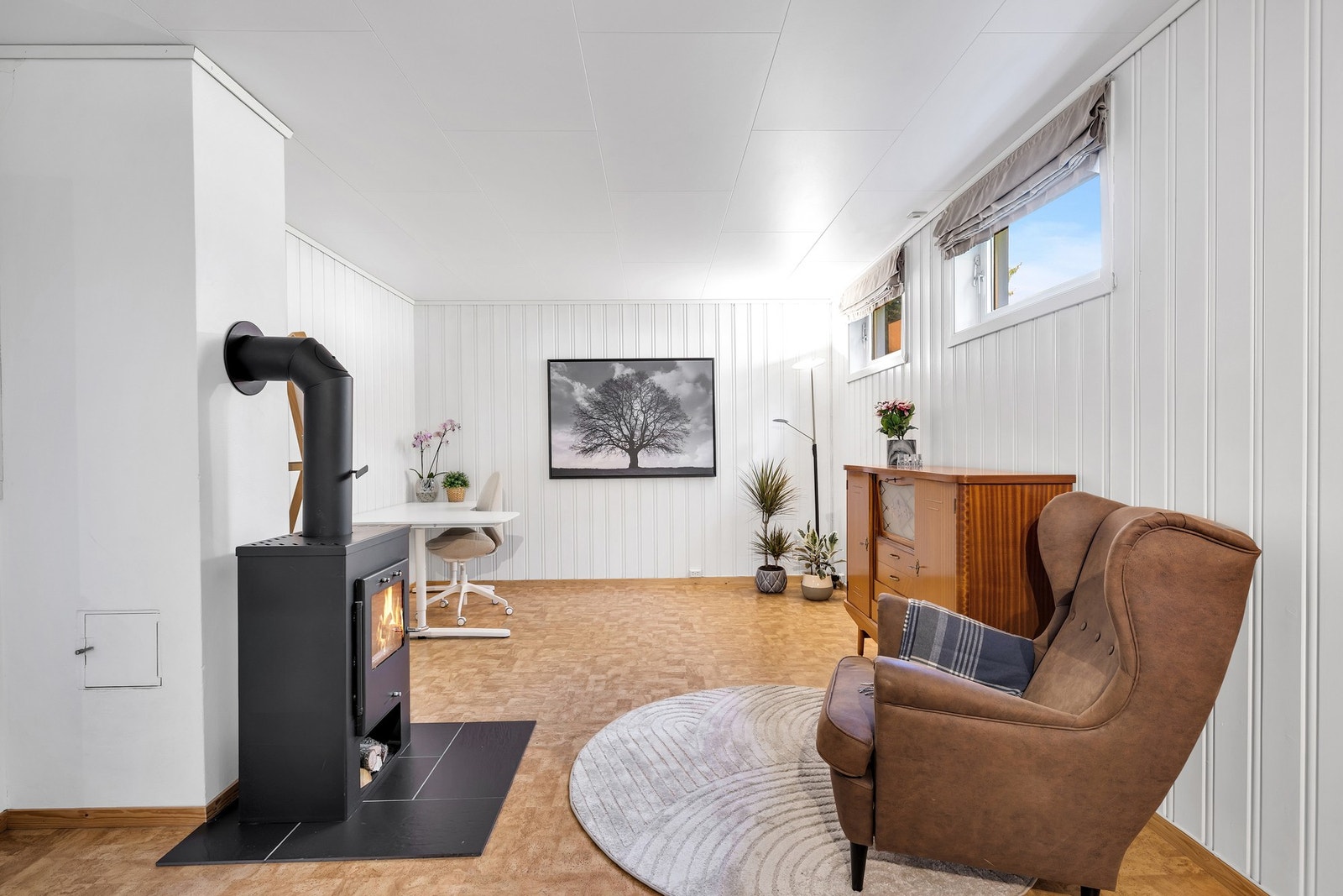 Hobbyrom/disp.rom i dag benyttet som kjellerstue. Bruksendringen er ikke omsøkt hos kommunen. Galleribilde