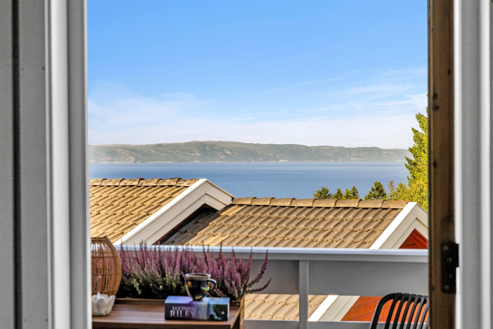 Fantastisk utsikt med Fosenalpene i horisonten. Galleribilde