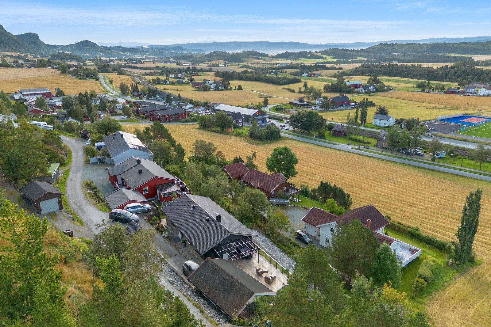 Her har man umiddelbar nærhet til både skole, barnehage og dagligvare m.m. Galleribilde