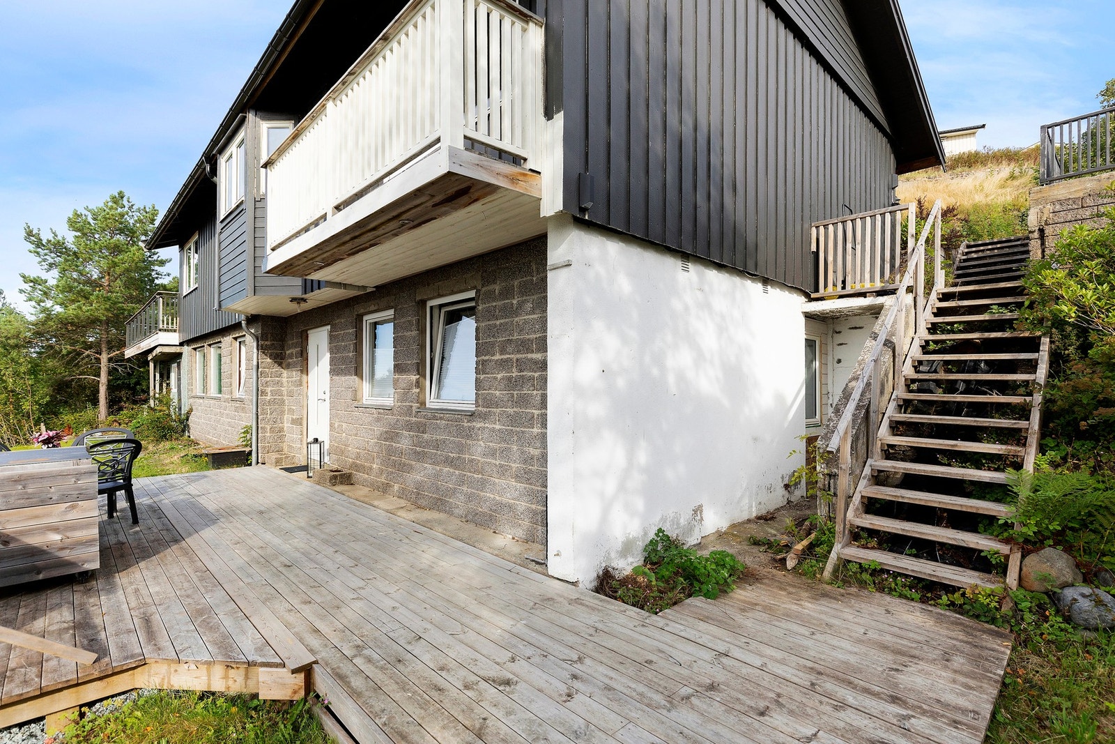 Boligen har egen utleidel i sokkel med månedlige leieinntekter på kr. 7500 ,- Galleribilde