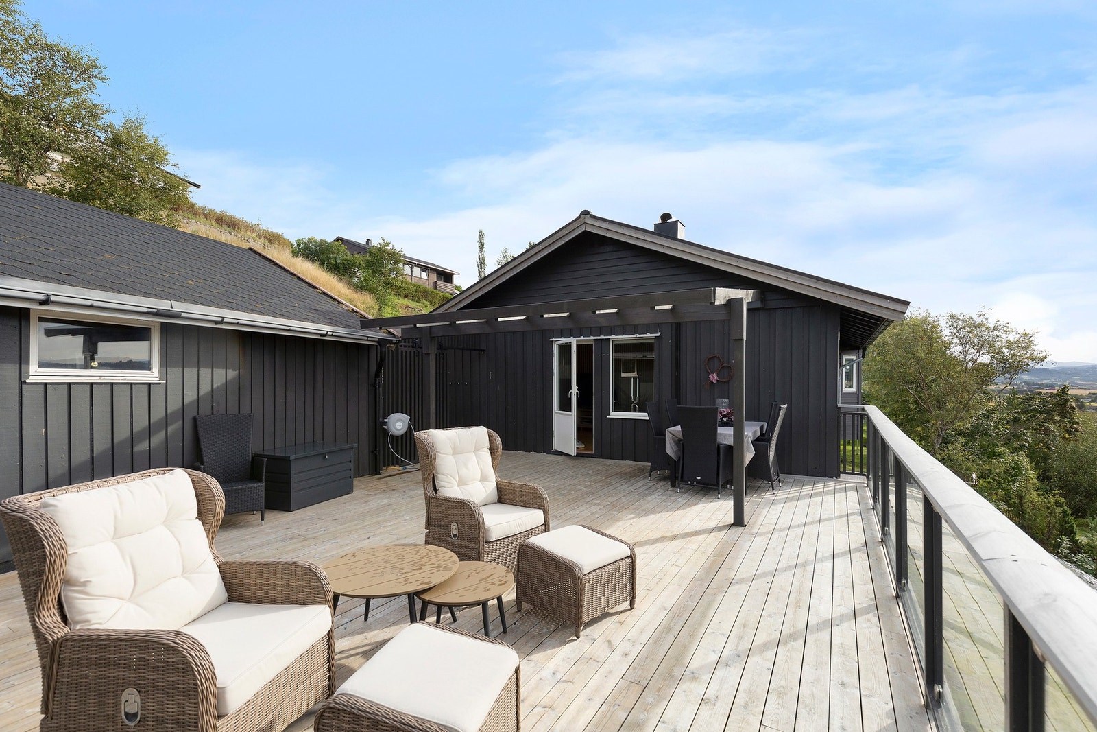 Stor og solrik veranda på hele 56 kvm Galleribilde