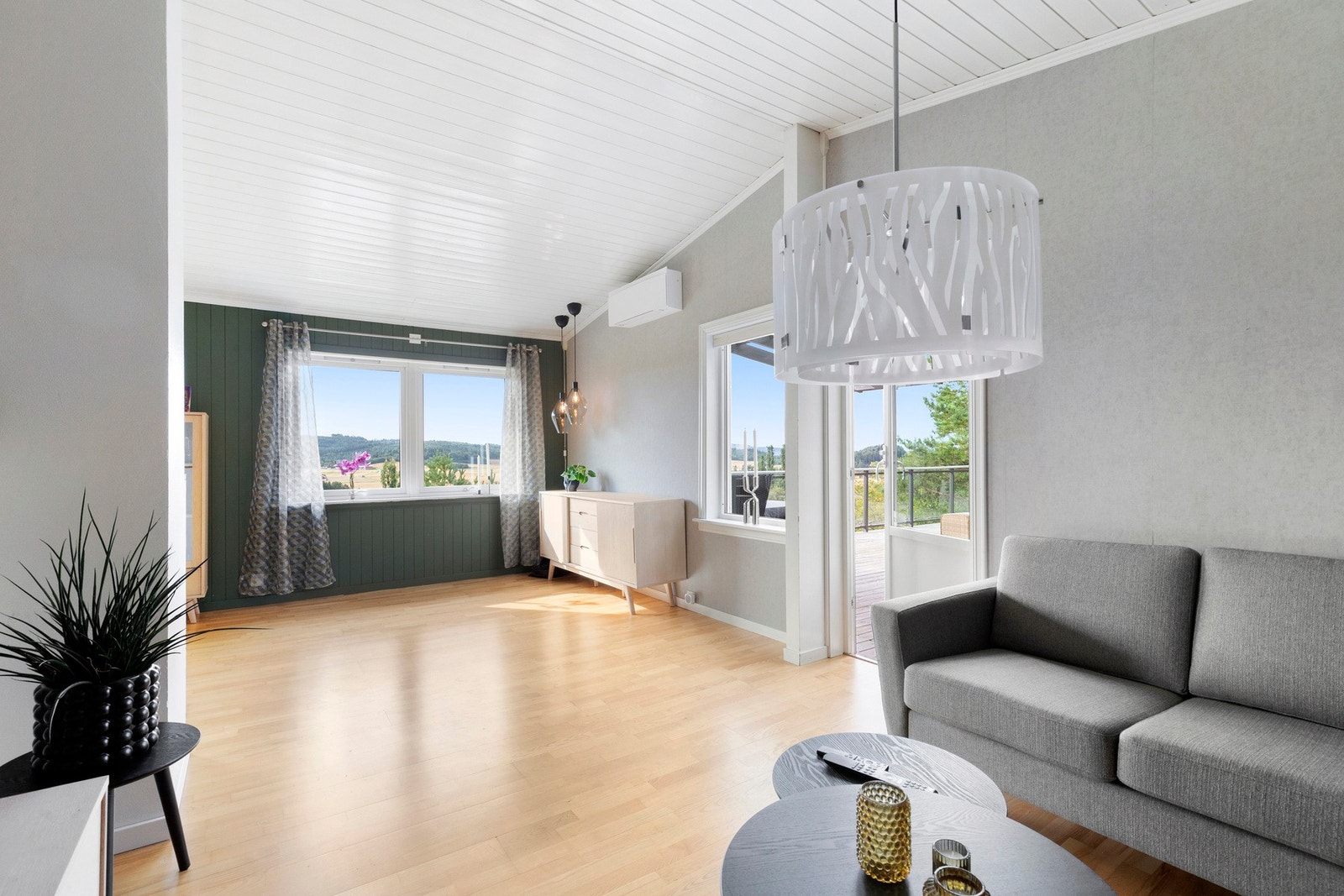 Utgang fra stuen til veranda Galleribilde