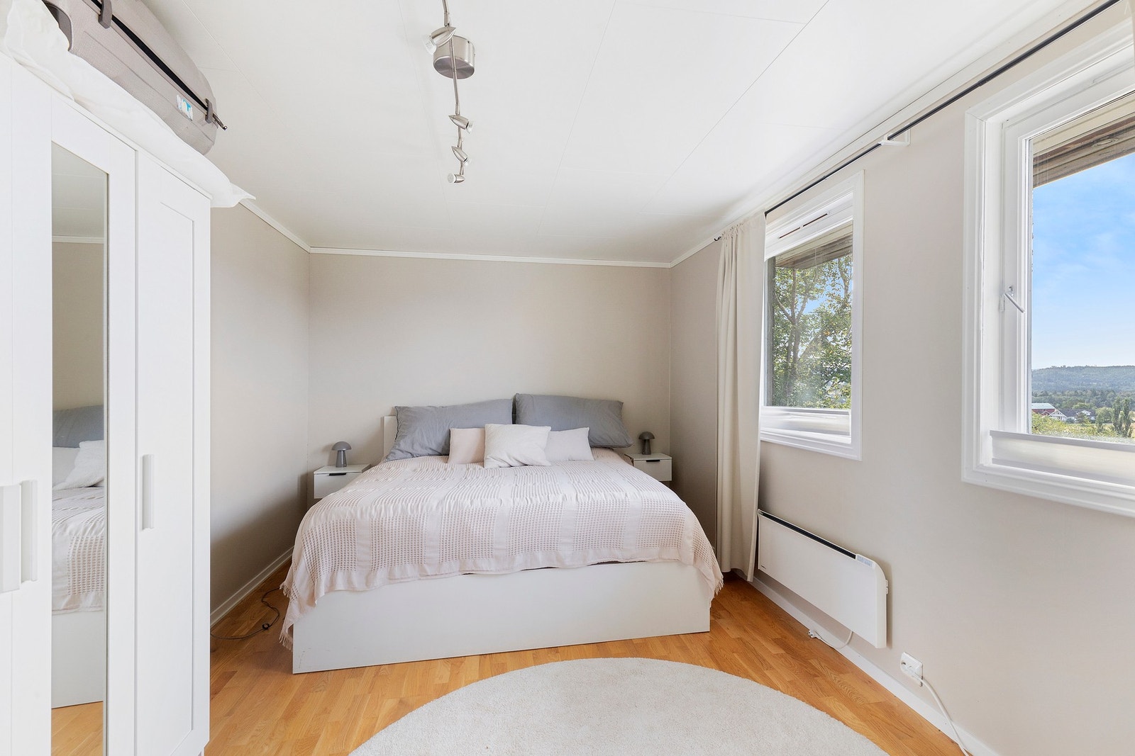 Stort soverom på 15,5 kvm Galleribilde