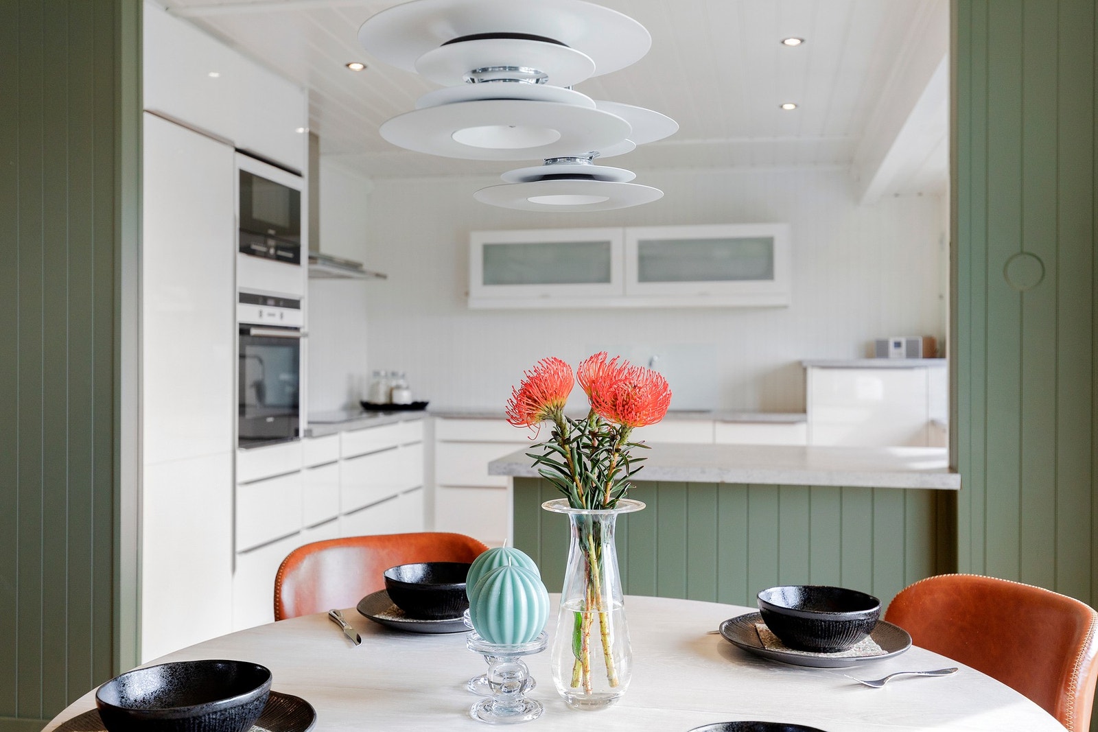 Velholdt og innholdsrikt kjøkken fra 2015 Galleribilde