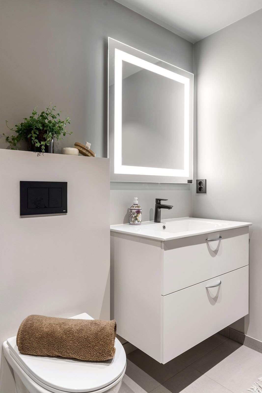 Innredning med to skuffeseksjoner. Galleribilde