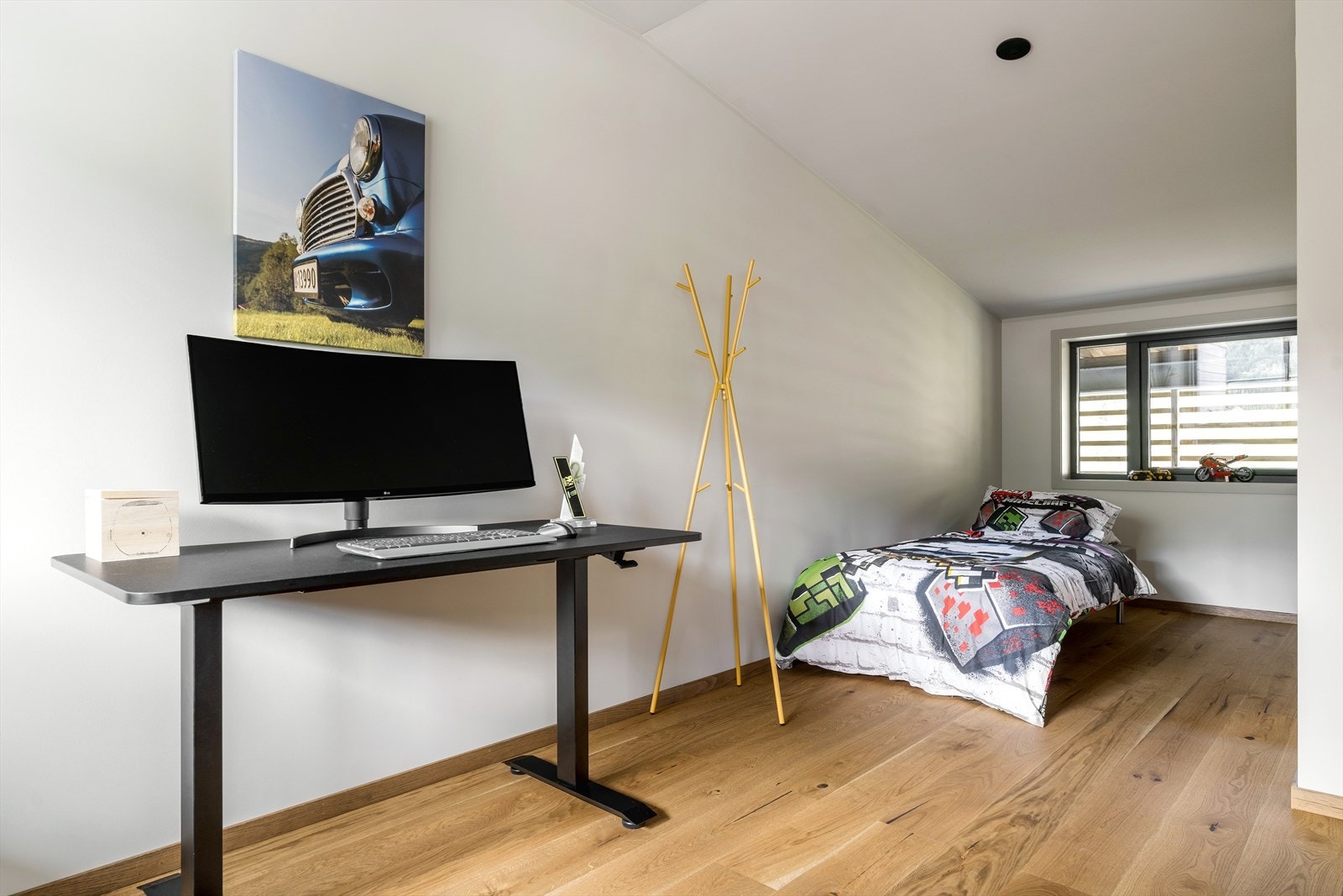 Soverom 3 beliggende i 2. etg. Dette er også et stort rom med mange møbleringsmuligheter. Galleribilde