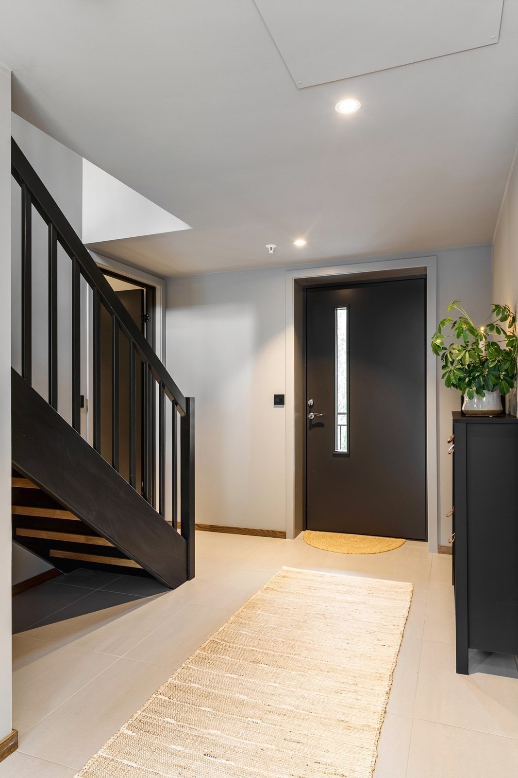 God plass til å henge fra seg yttertøyet. Galleribilde