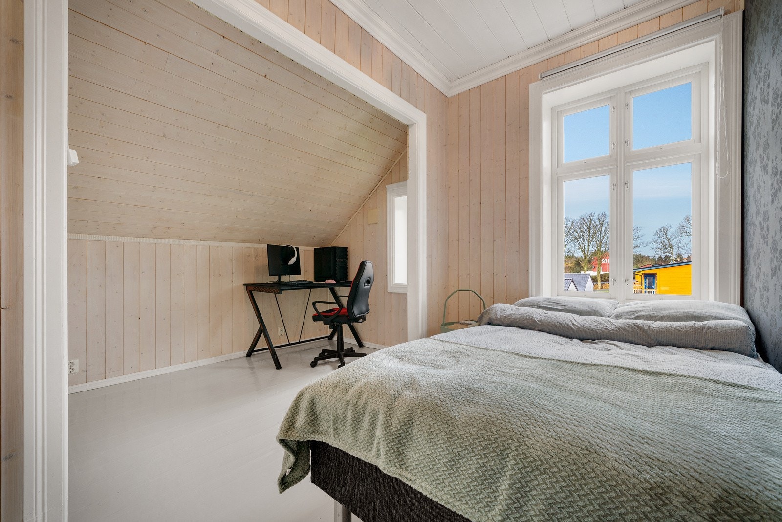 Rommet har god plass til både skrivepult og garderobe. Galleribilde