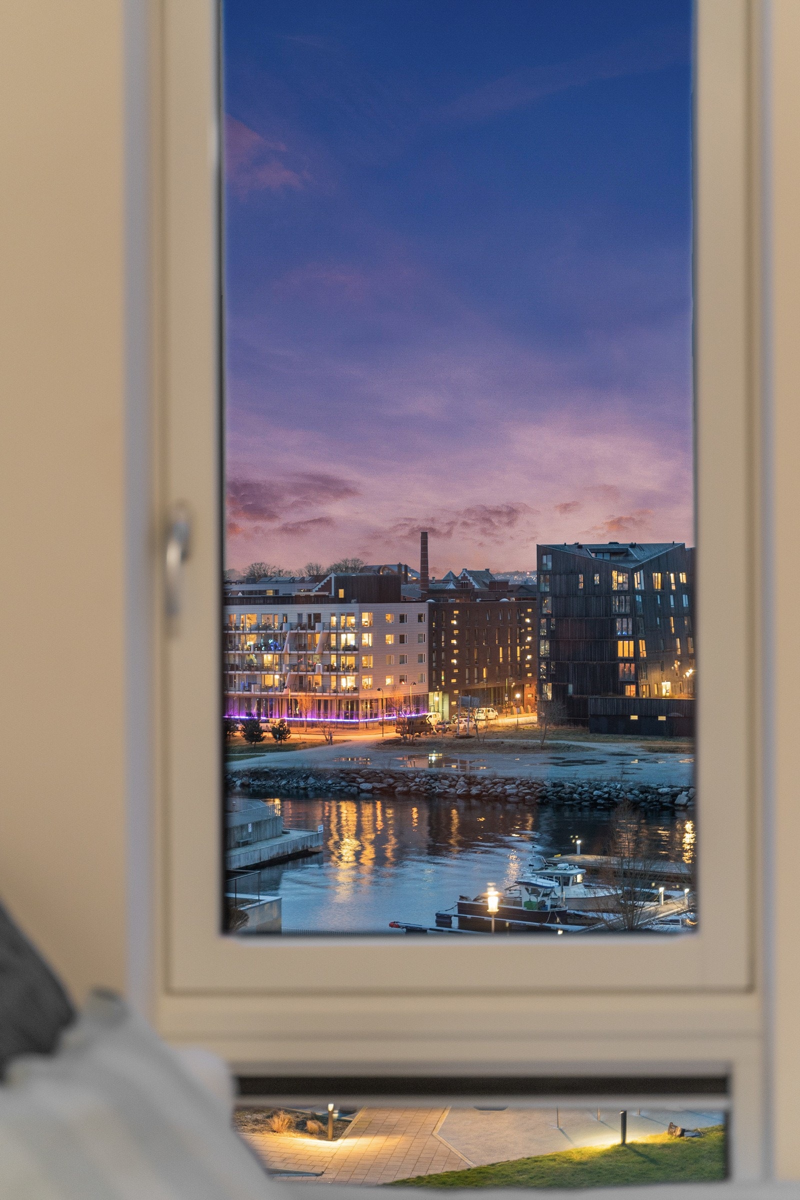 Kveldsbilde | Utsikt fra soverom Galleribilde