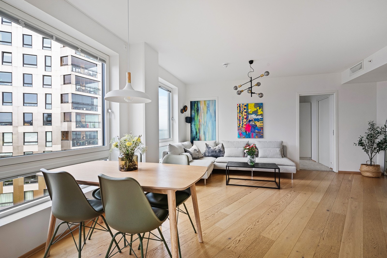 Gjennomført bolig med høy og moderne standard. Galleribilde