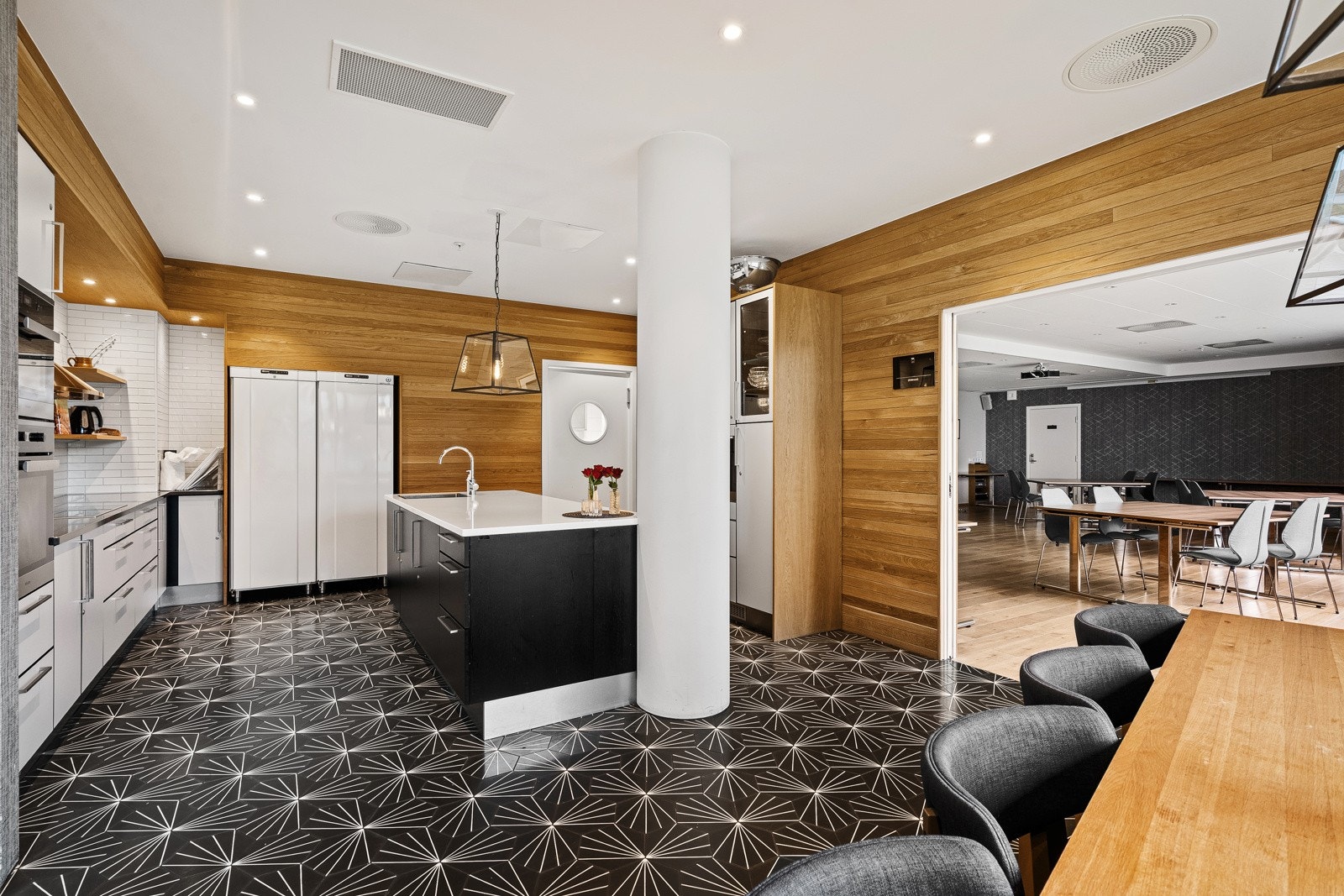 Fellesarealet kan også skilte med møterom og kjøkken. Galleribilde