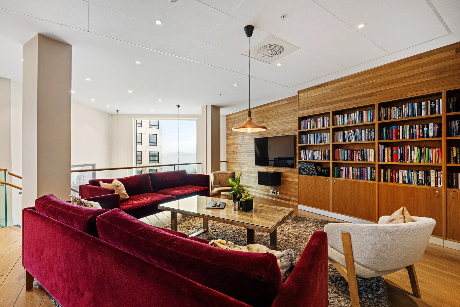 Konseptet inkluderer blant annet bemannet resepsjon, lobby, gjesterom, treningsrom, m.m. Galleribilde