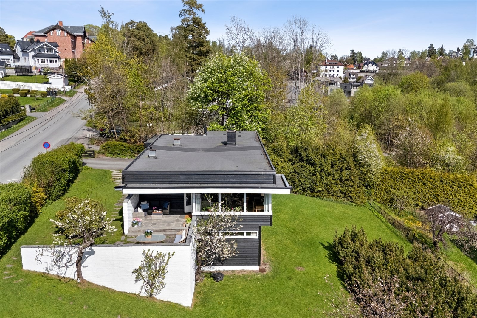 Stor tomt med fin tumleplass for store og små Galleribilde