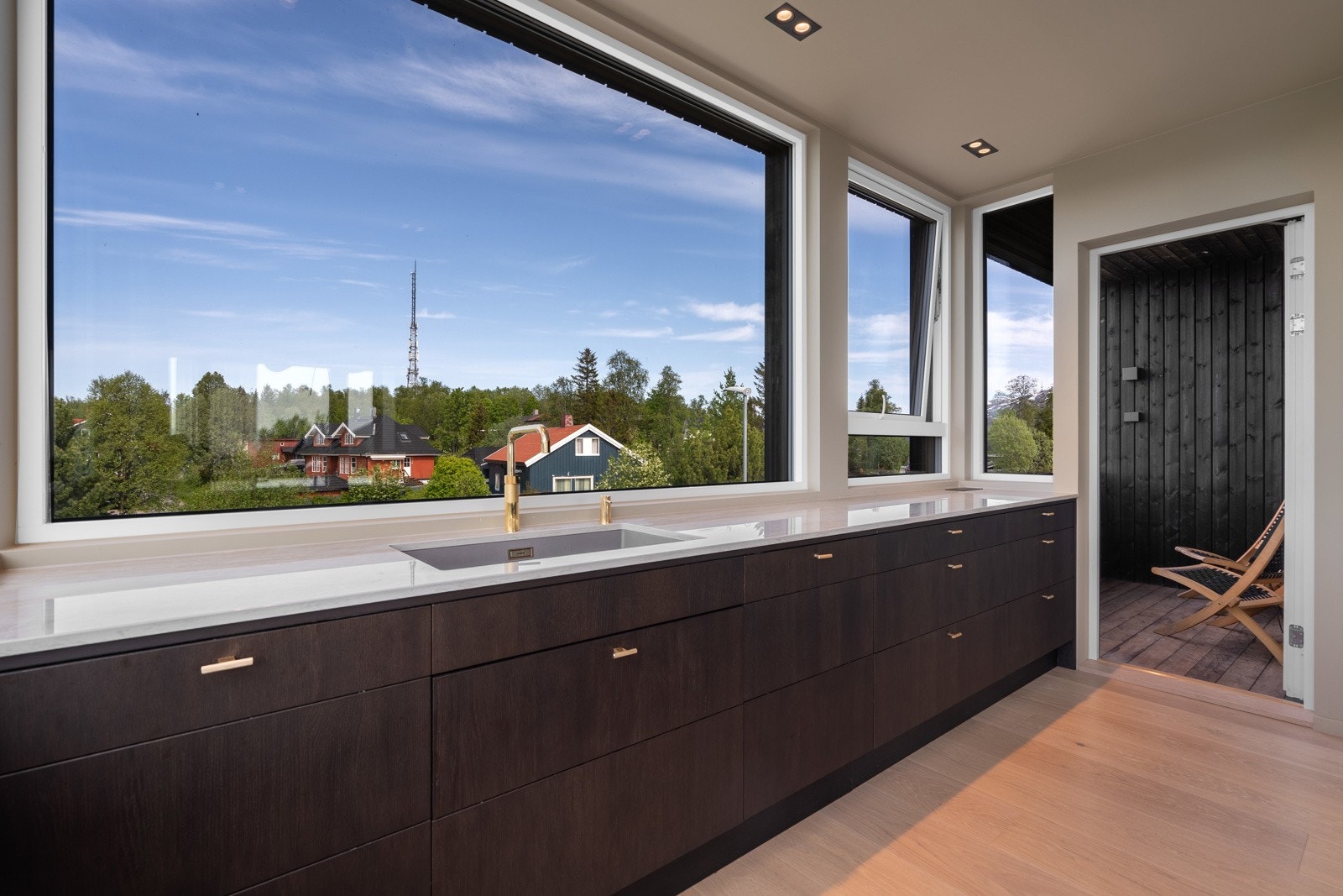 Direkte utgang til frokostbalkong - Nyt utsikten med en kaffekopp. Galleribilde