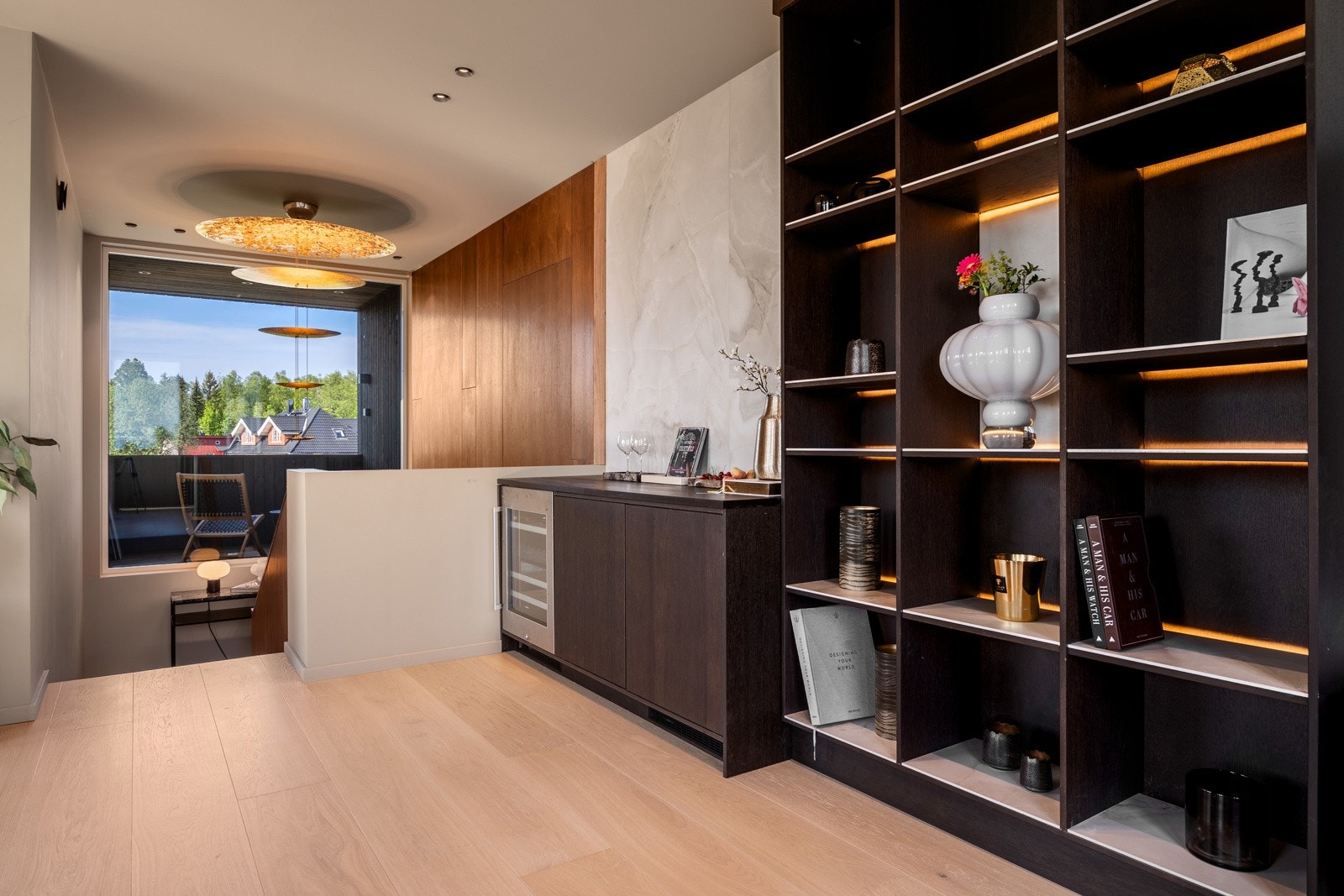 Trappa er et harmonisk bindeledd mellom etasjene, med utsikt og åpenhet. Galleribilde