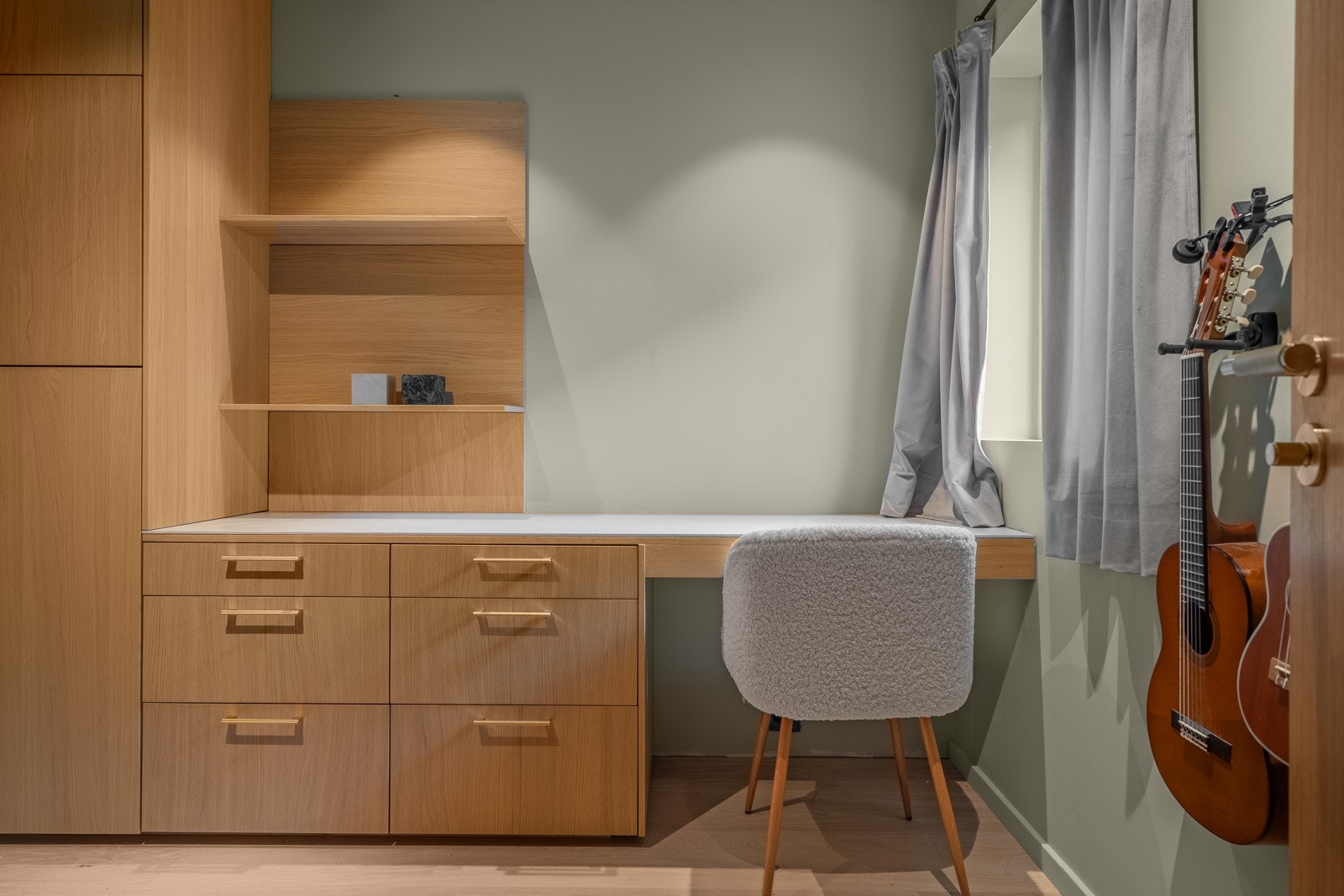 Soverom 2 i underetasjen egner seg utmerket som barnerom, gjesteværelse eller hjemmekontor. Galleribilde