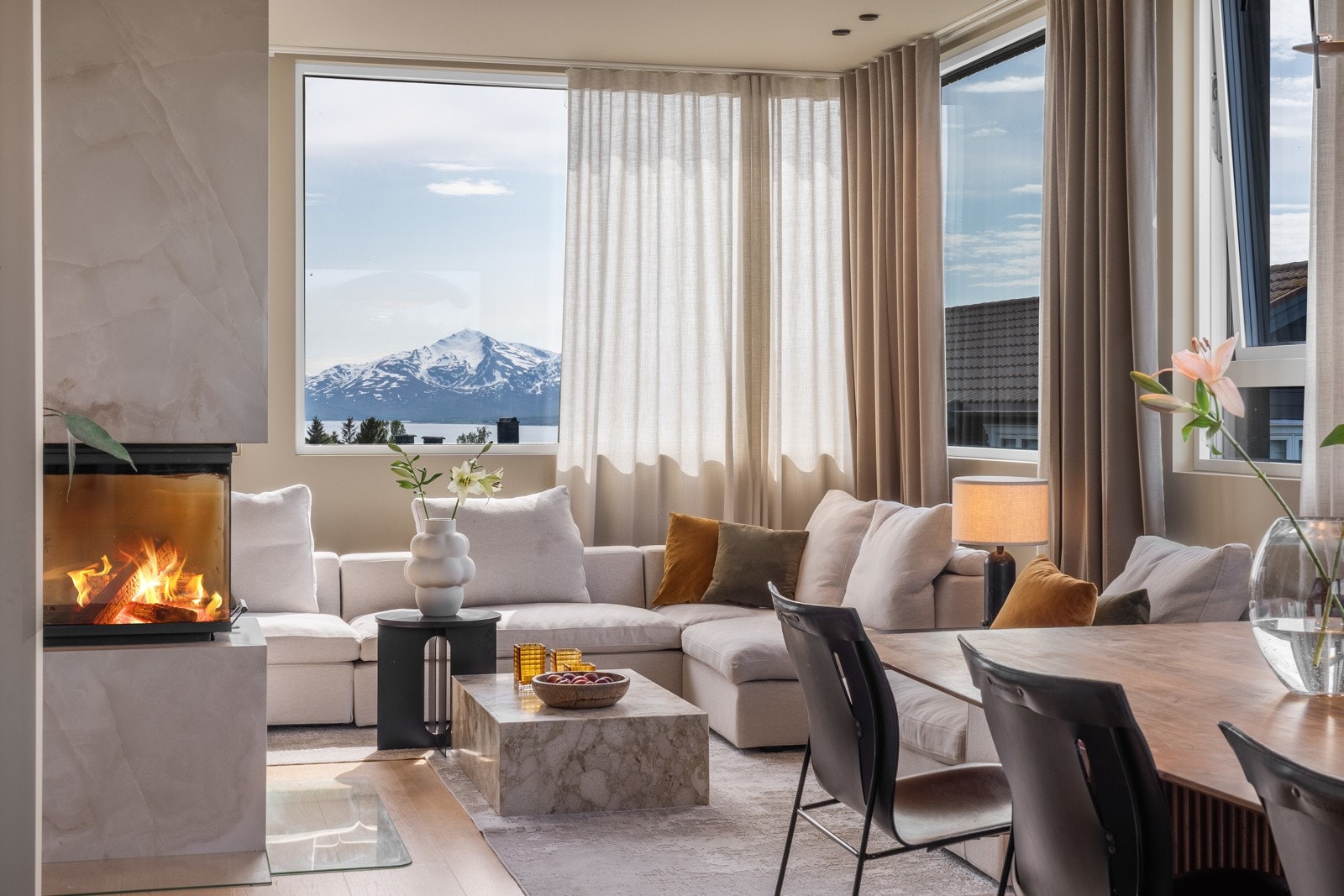 Boligen har gjennomgående høy standard og lekkert materialvalg. Galleribilde