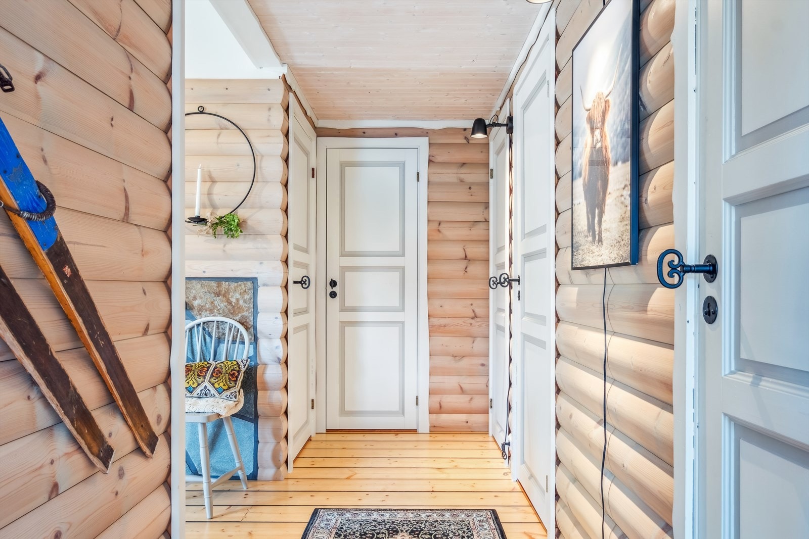 Gang med inngang til bad og soverom Galleribilde