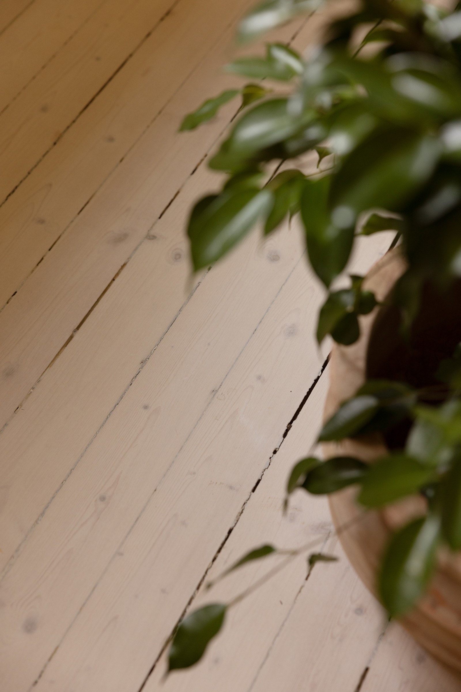 De originale gulvene ble slipt og lakkert av Kvikk Parkettsliperi i 2025. Galleribilde