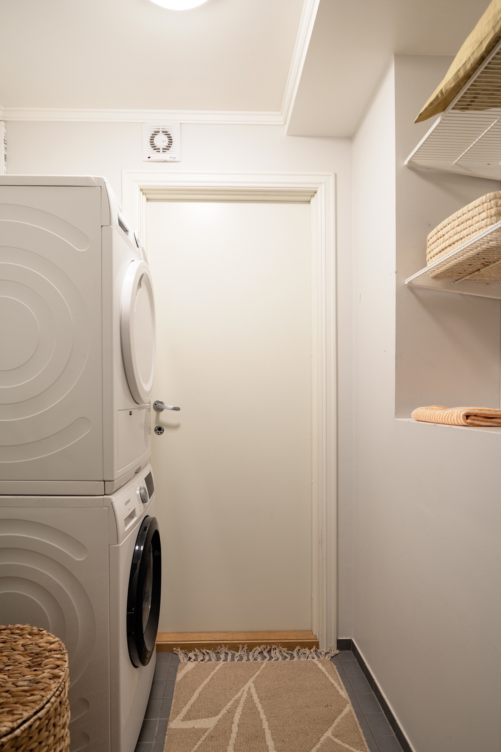 Svært praktisk med eget vaskerom i underetasjen! Vaskerommet er ifølge tidligere Finn-annonse etablert i 2012/13. Galleribilde