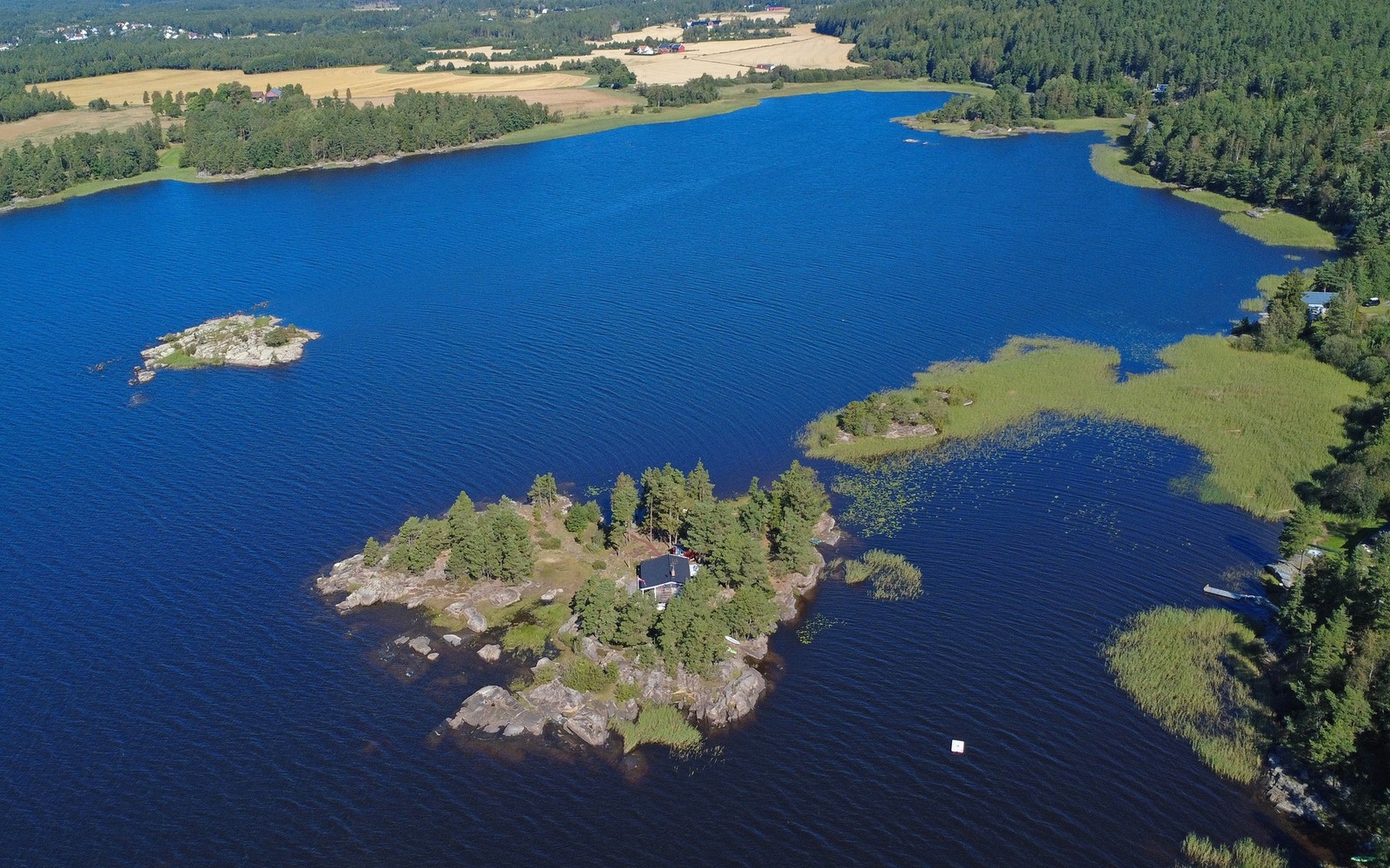 Øya er på hele 4,6 mål. Galleribilde