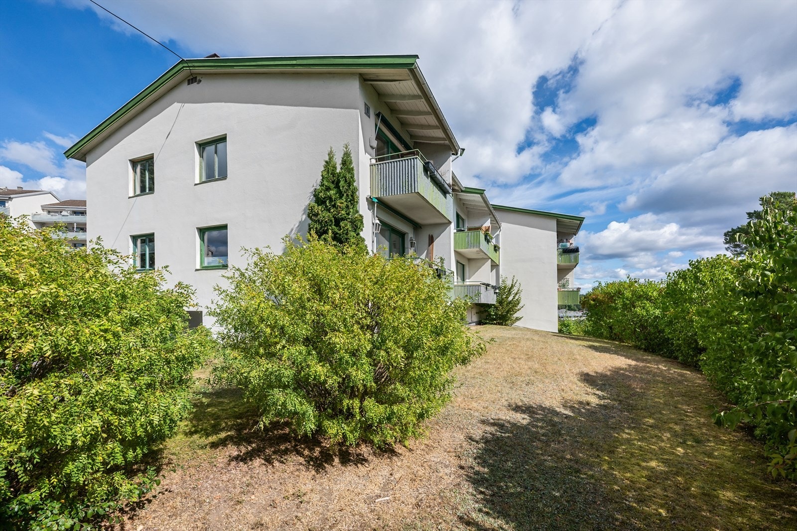 Lavblokk over 2 etasjer pluss underetg./kjeller Galleribilde