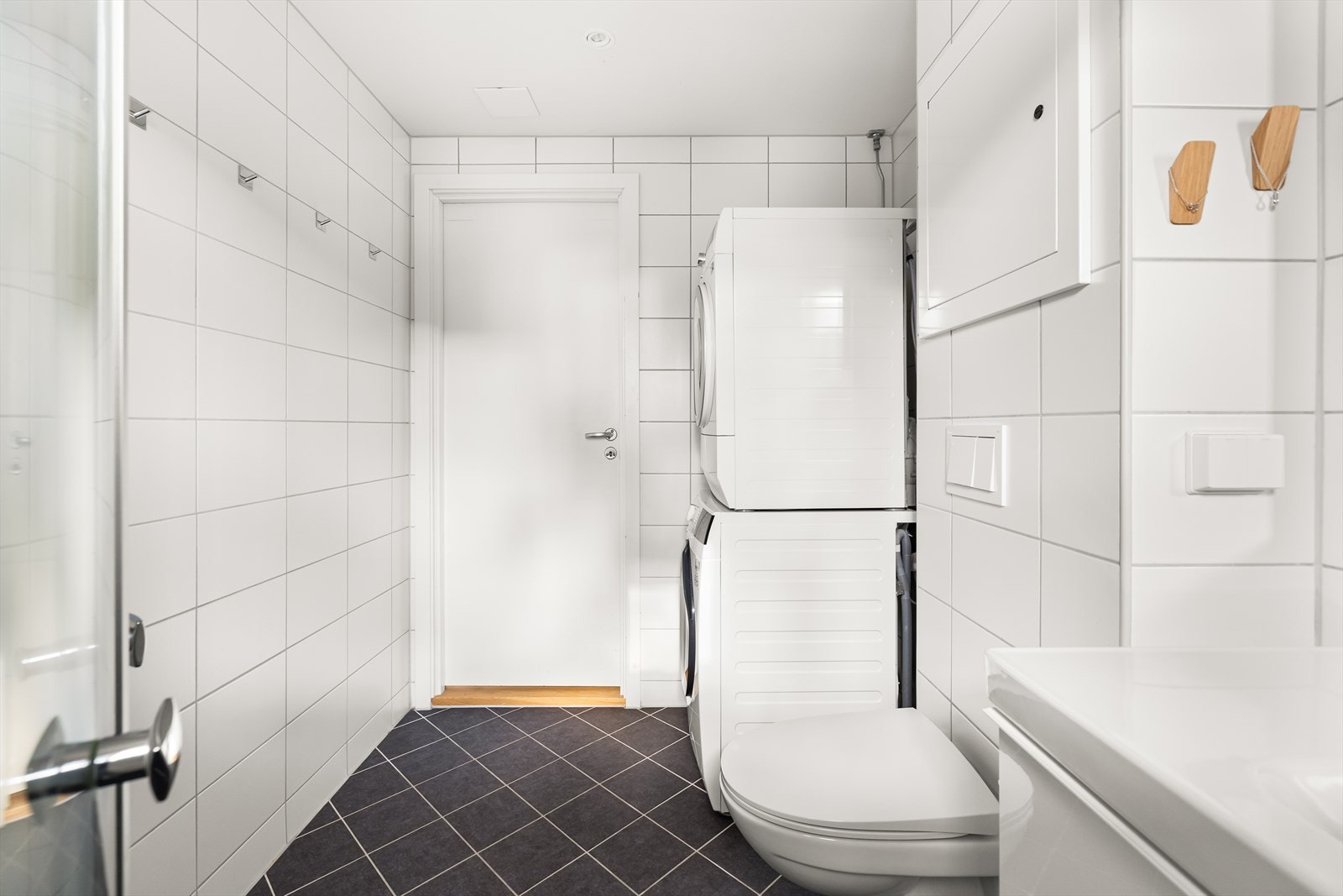 - Badet er av god størrelse med plass til vaskemaskin/tørketrommel - Galleribilde
