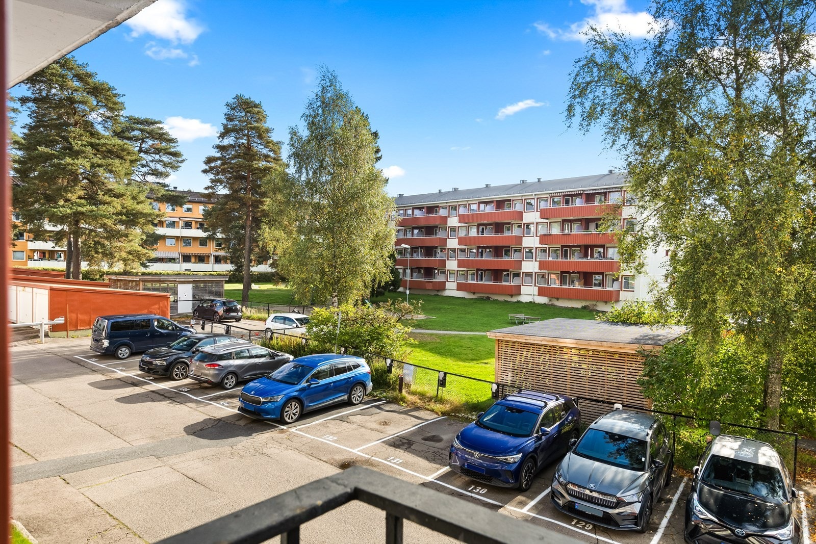 - Hyggelig fransk balkong med morgensol - Galleribilde