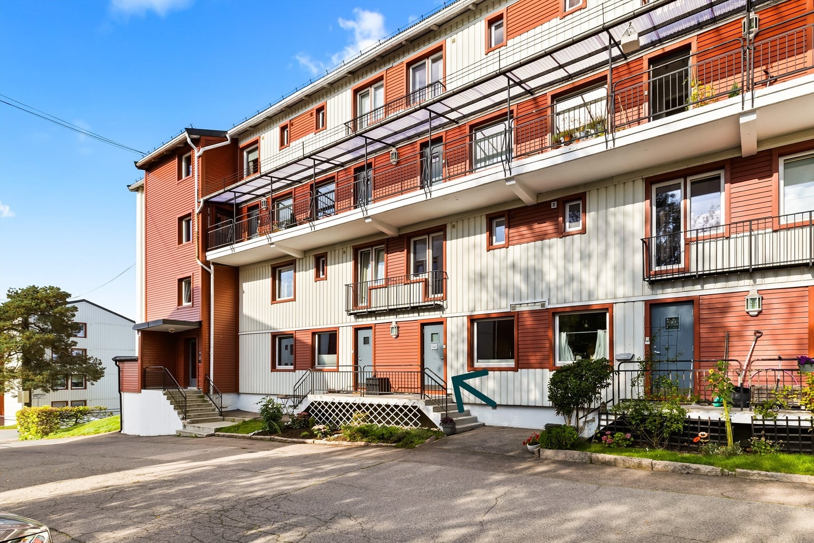 - Eget inngangsparti (se pil) - Galleribilde