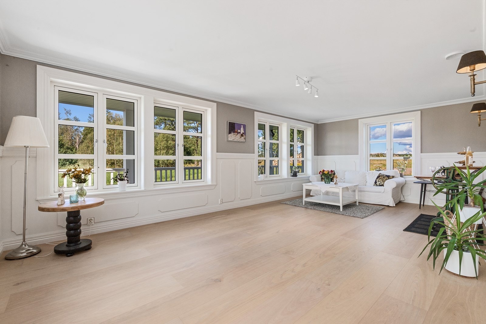 I første etasje er det mange innbydende oppholdsrom av god størrelse. Galleribilde