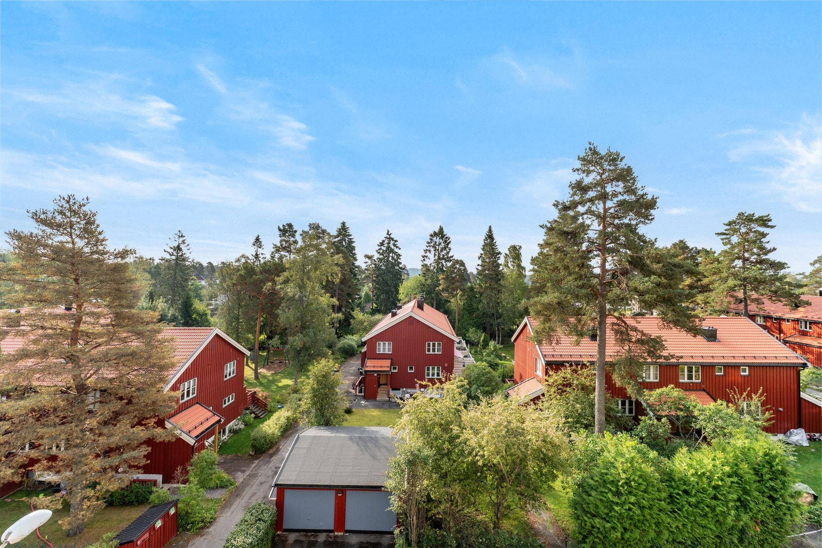 Her bor du med kort vei til Østmarka i naturskjønne omgivelser og rolig omgivelser Galleribilde