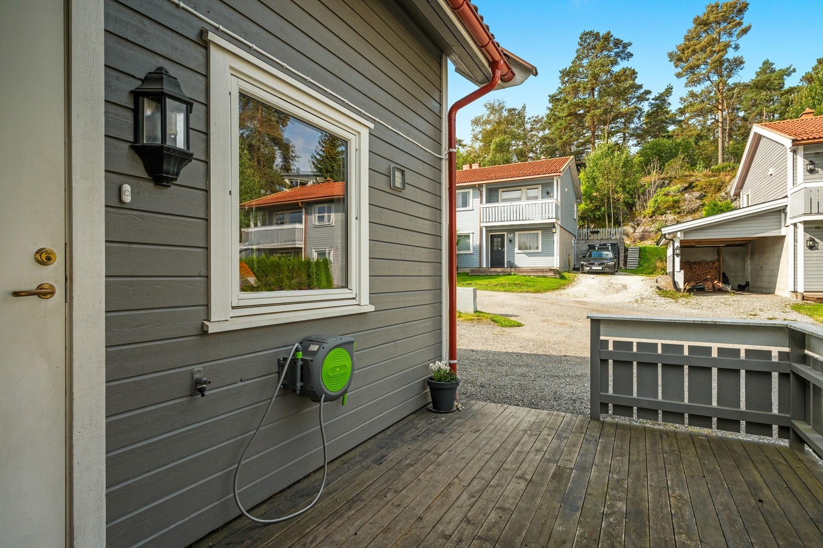 Inngangsparti med terrasse Galleribilde