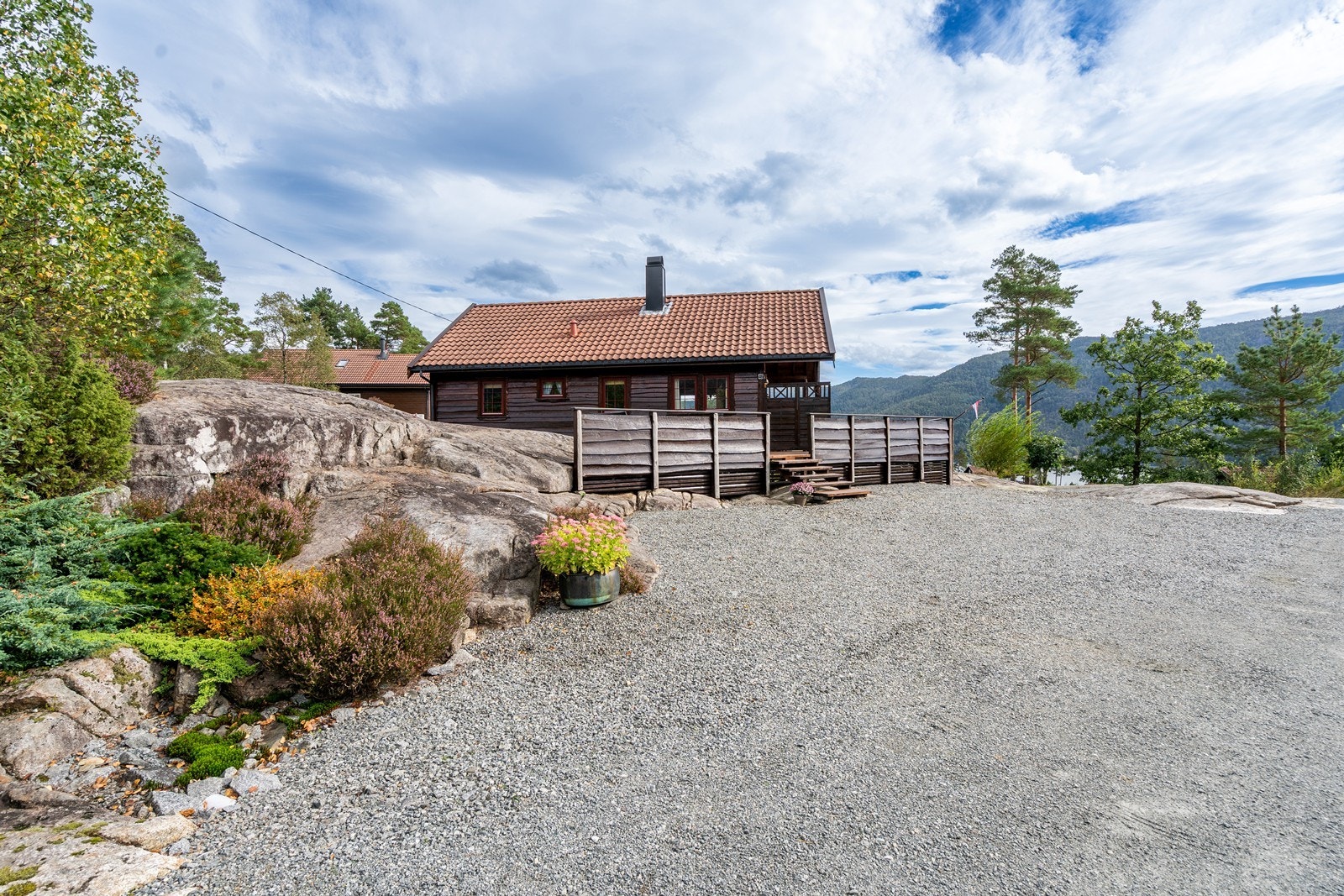 Opparbeodet parkering like ved hytten Galleribilde