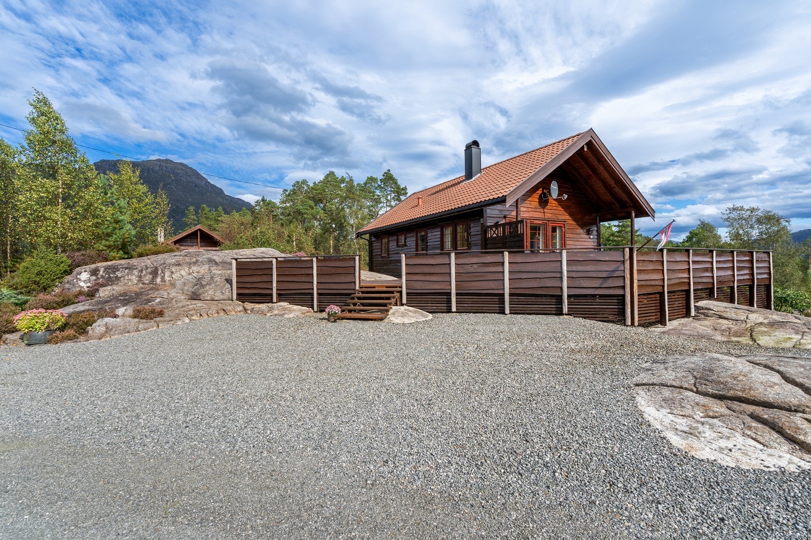 Godt med parkeringsplasser like ved hytten Galleribilde