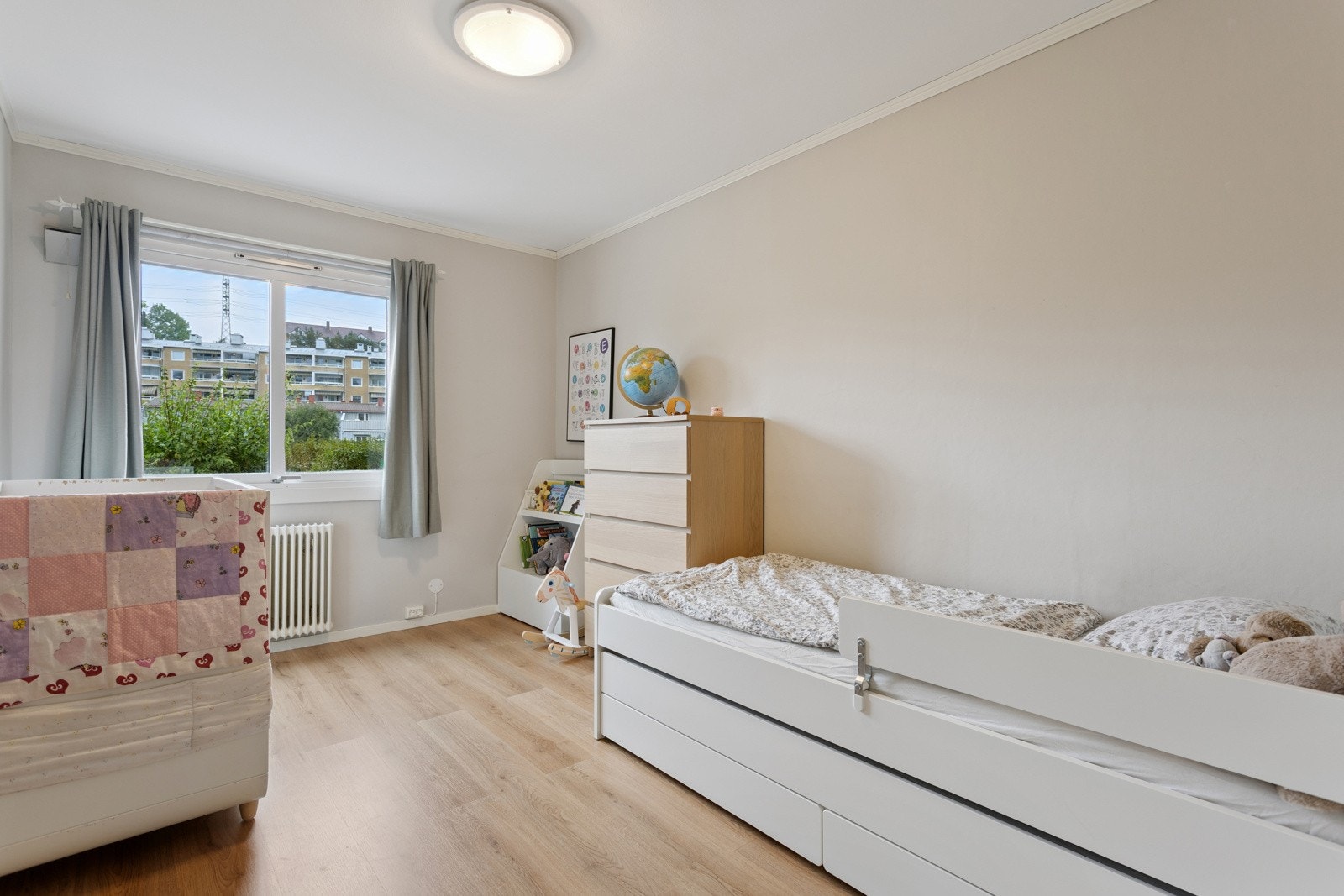Fint rom med god plass til seng, skrivebord eller garderobe. Galleribilde