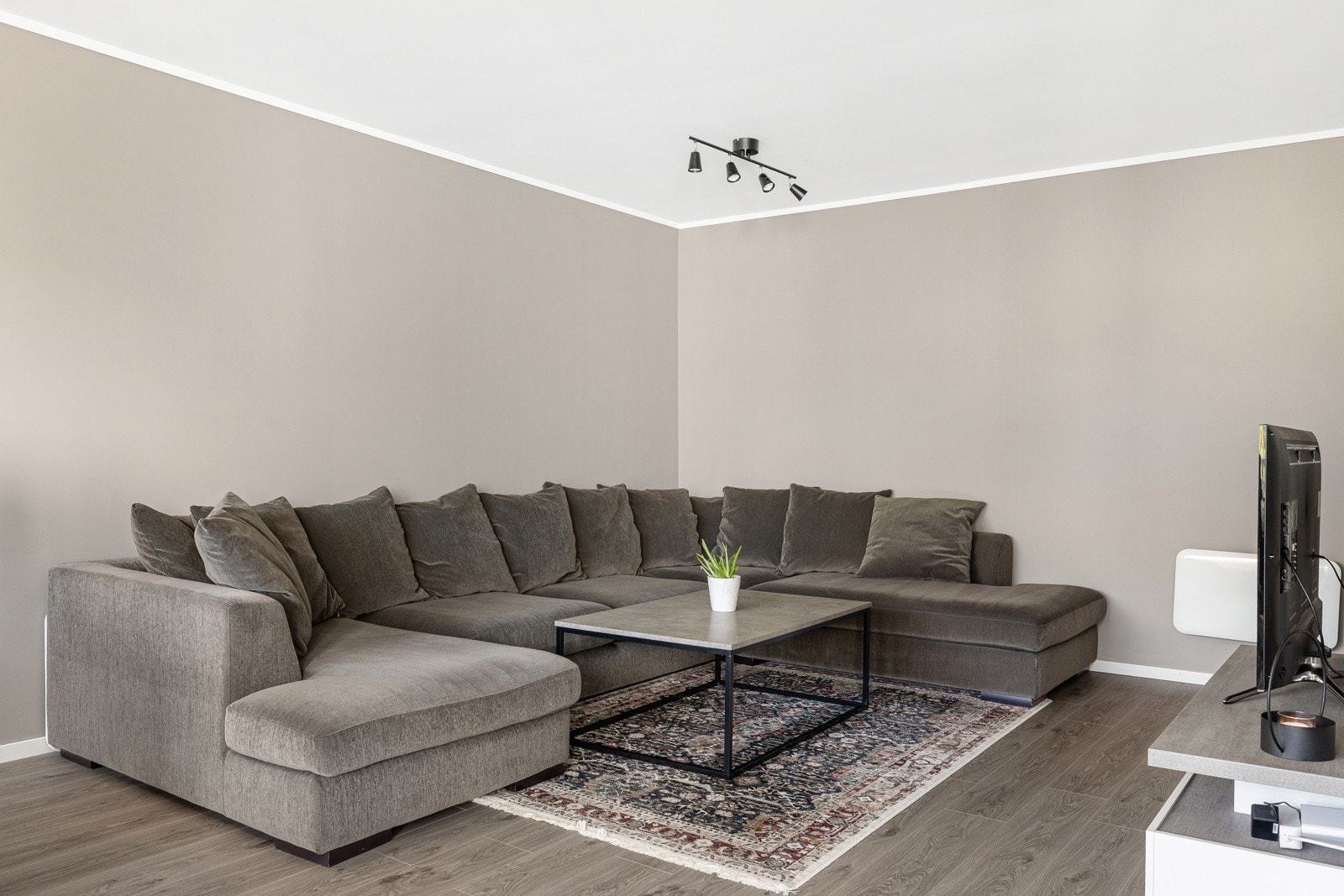 Her er det mer en nok plass til å invitere venner og familie på besøk. Galleribilde