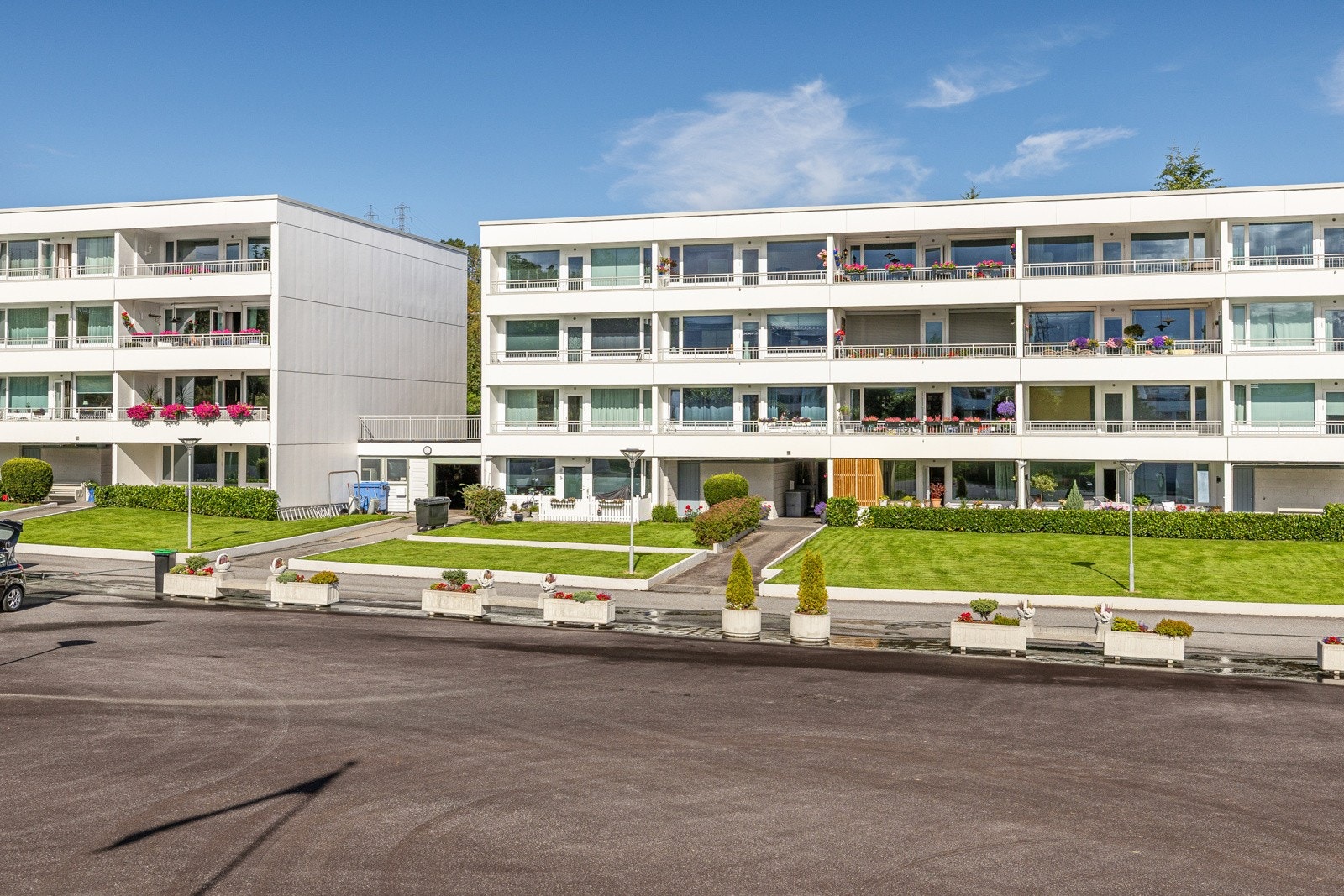 Dette er en meget fin 2-romsleilighet på populære Fredsberg. Her bor man trygt - og det er kort vei til det meste. Galleribilde