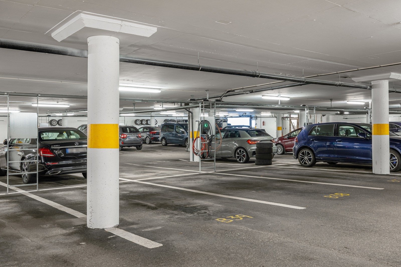 Her slipper man å tenke på en snølagt bil en mandagsmorgen. Galleribilde