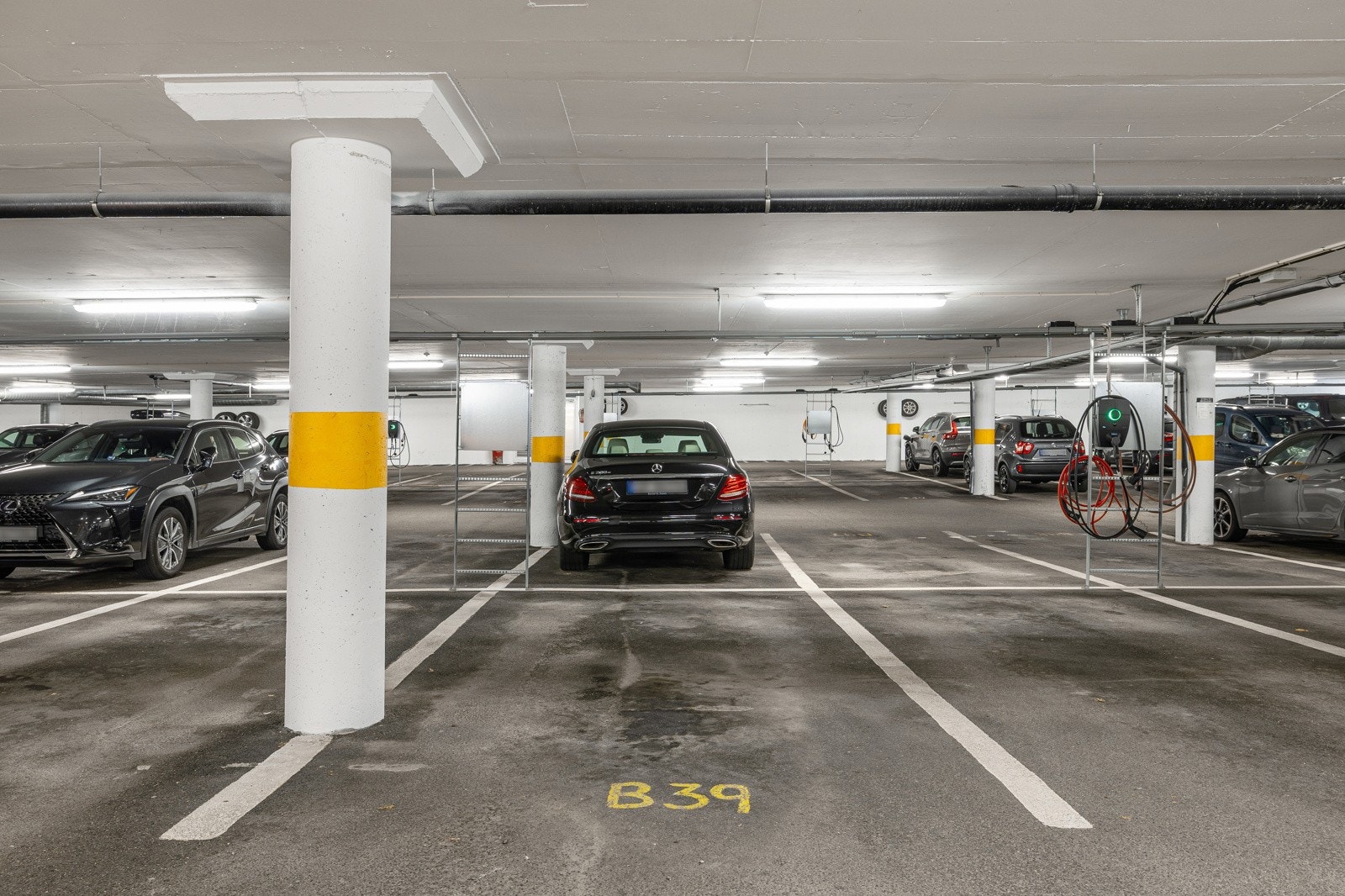 Egen parkeringsplass i felles parkeringskjeller. Galleribilde