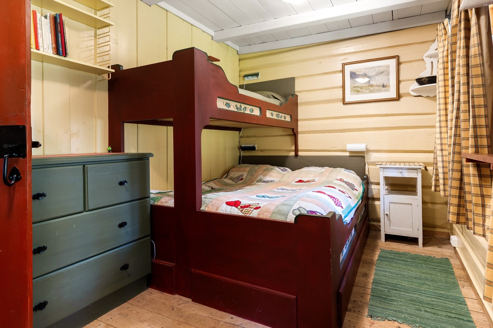 Romløsningen gir fleksibilitet og god plass til både familie og besøkende. Galleribilde